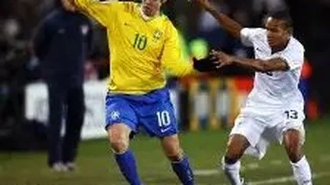 郑钦文对阵萨巴伦卡：翘首以盼对决，深度体验赛事——央视新闻客户端播报