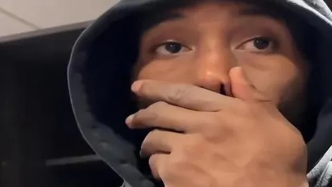 “亚洲杯乒乓球小组赛第3轮焦点战：林高远VS冯耀恩 激战瞬间”